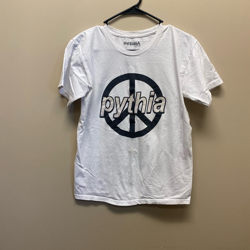 Pythia tee